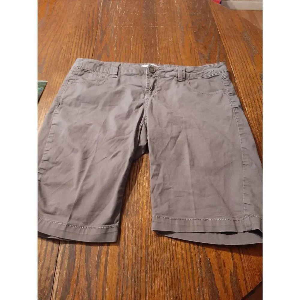 Size 4 Canyon River Blues Grey Mid Length Shorts with Pockets